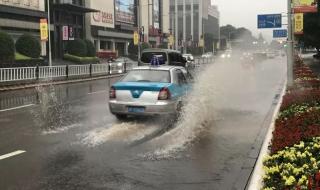 实拍重庆大风暴雨